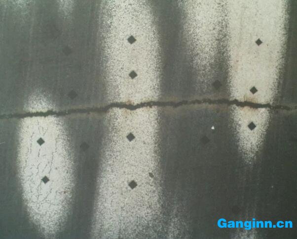 圖2 磨削處溫度過(guò)高處形貌 100倍